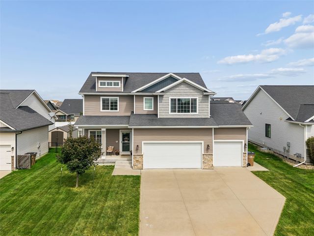 212 Aaron Avenue NW, Bondurant, IA 50035