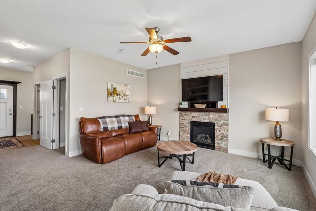 212 Aaron Avenue NW, Bondurant, IA 50035
