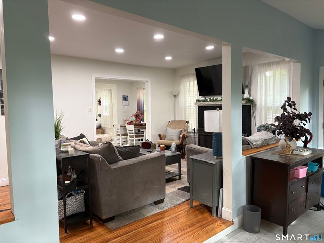 38 Laurel Trail, Glastonbury, CT 06033
