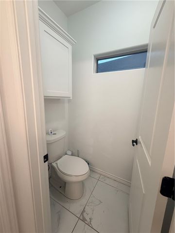 903 W Main St, Alice, TX 78332