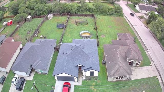 903 W Main St, Alice, TX 78332