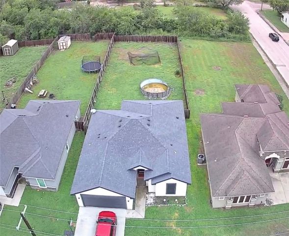 903 W Main St, Alice, TX 78332