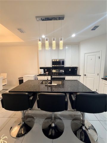 903 W Main St, Alice, TX 78332
