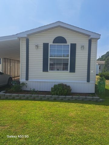 58 Holiday Cir, Chicopee, MA 01020