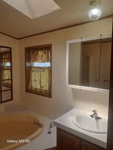 58 Holiday Cir, Chicopee, MA 01020