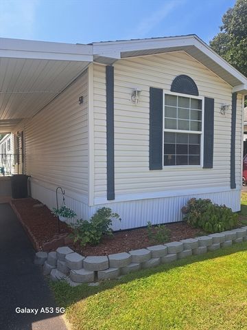 58 Holiday Cir, Chicopee, MA 01020
