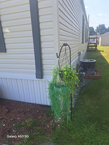 58 Holiday Cir, Chicopee, MA 01020
