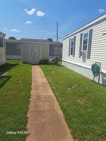 58 Holiday Cir, Chicopee, MA 01020