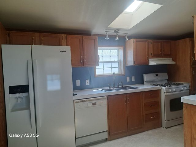 58 Holiday Cir, Chicopee, MA 01020