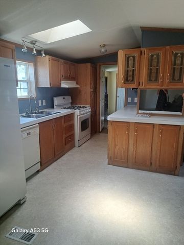 58 Holiday Cir, Chicopee, MA 01020