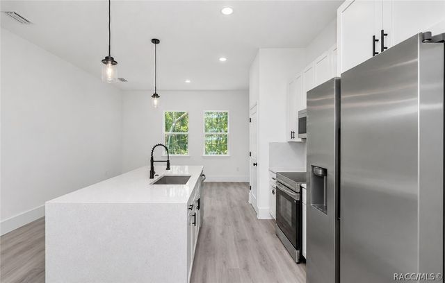225 E Caldwell Drive, Dunnellon, FL 34434
