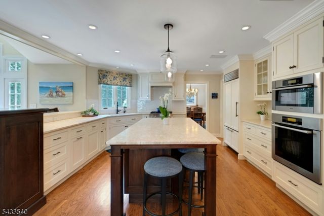 2 Colt Rd, Summit City, NJ 07901
