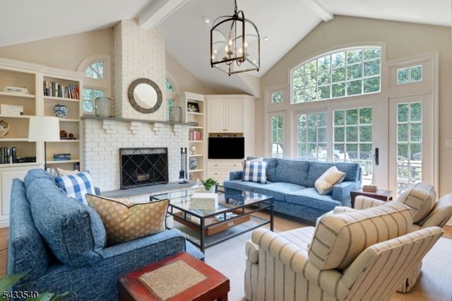 2 Colt Rd, Summit City, NJ 07901