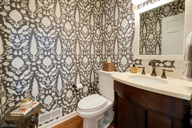 2 Colt Rd, Summit City, NJ 07901
