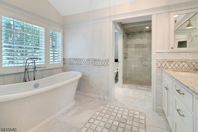 2 Colt Rd, Summit City, NJ 07901