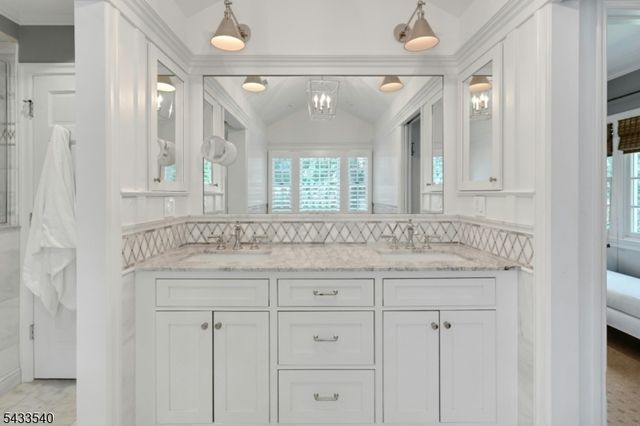 2 Colt Rd, Summit City, NJ 07901