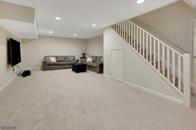 2 Colt Rd, Summit City, NJ 07901