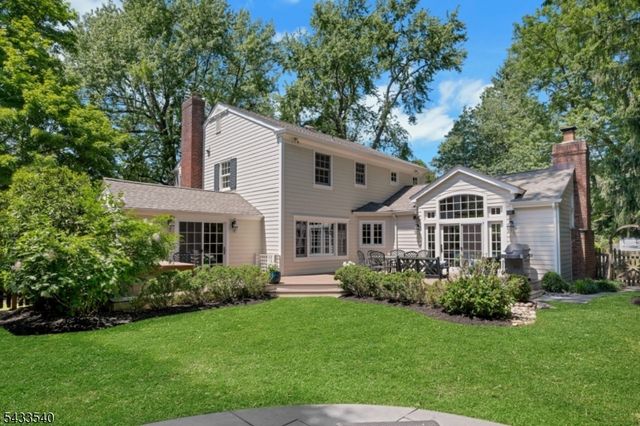 2 Colt Rd, Summit City, NJ 07901