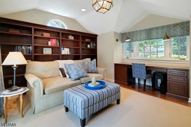 2 Colt Rd, Summit City, NJ 07901