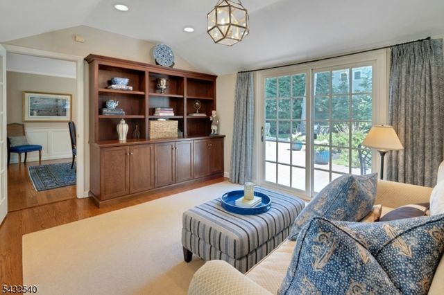 2 Colt Rd, Summit City, NJ 07901