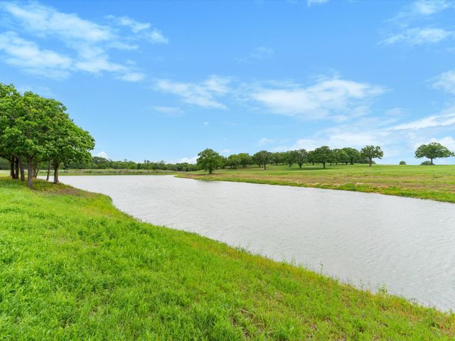 141 Woodbridge Boulevard, Bowie, TX 76230