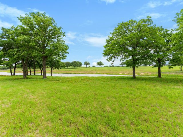 141 Woodbridge Boulevard, Bowie, TX 76230