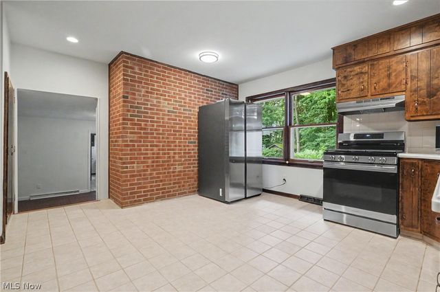 379 Nob Hill Drive, Akron, OH 44303