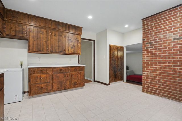 379 Nob Hill Drive, Akron, OH 44303