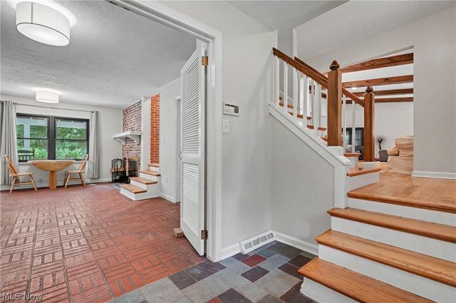 379 Nob Hill Drive, Akron, OH 44303