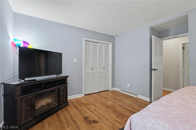 379 Nob Hill Drive, Akron, OH 44303