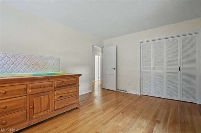 379 Nob Hill Drive, Akron, OH 44303