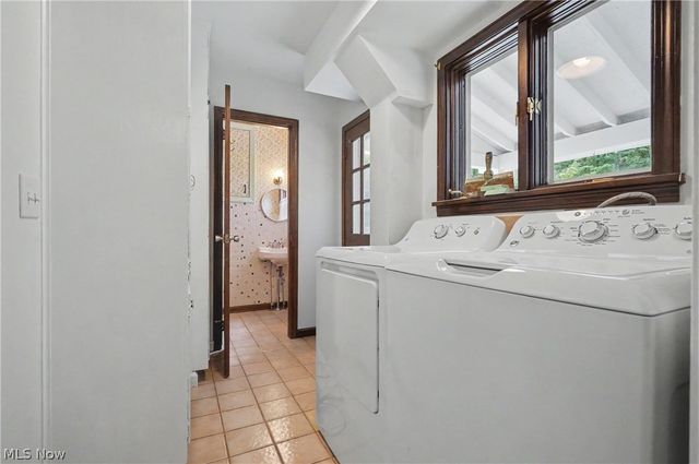 379 Nob Hill Drive, Akron, OH 44303