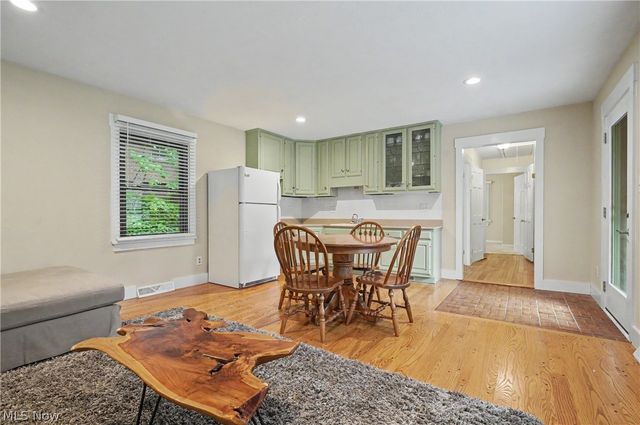 379 Nob Hill Drive, Akron, OH 44303