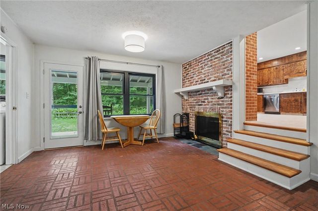 379 Nob Hill Drive, Akron, OH 44303