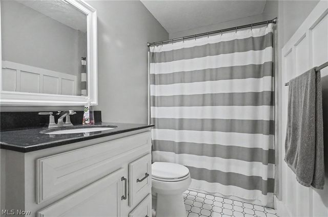 379 Nob Hill Drive, Akron, OH 44303
