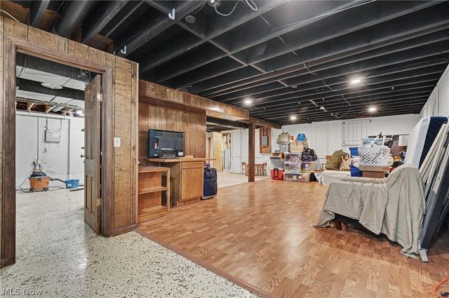 379 Nob Hill Drive, Akron, OH 44303