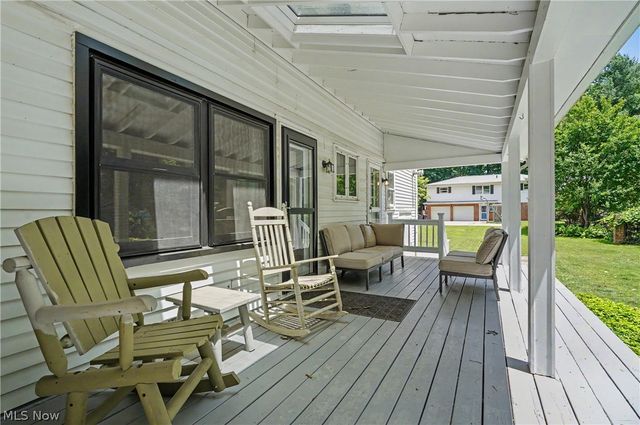 379 Nob Hill Drive, Akron, OH 44303