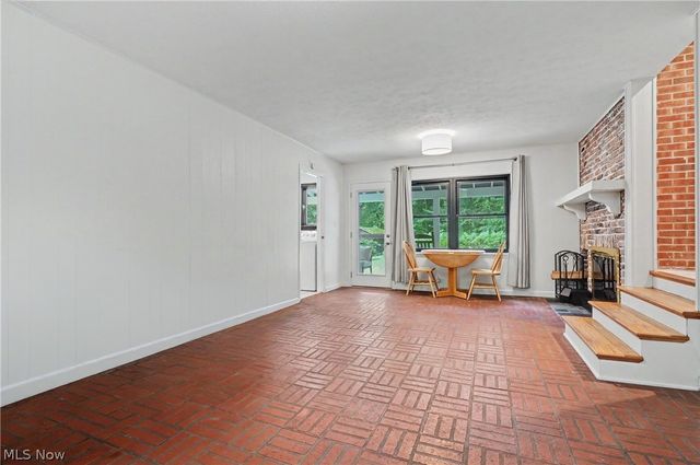 379 Nob Hill Drive, Akron, OH 44303