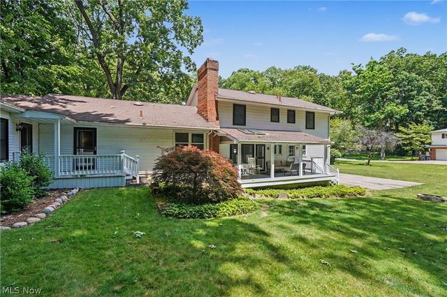 379 Nob Hill Drive, Akron, OH 44303