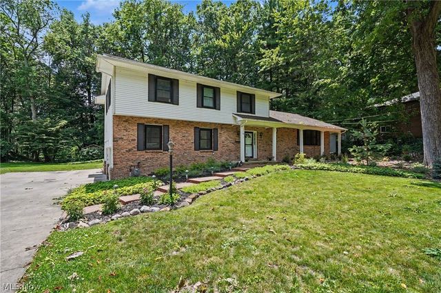 379 Nob Hill Drive, Akron, OH 44303