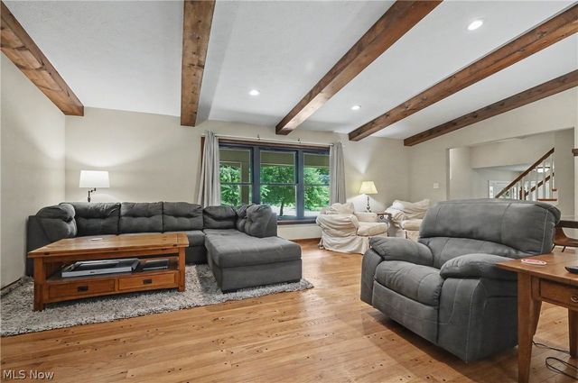 379 Nob Hill Drive, Akron, OH 44303