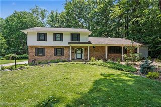379 Nob Hill Drive, Akron, OH 44303