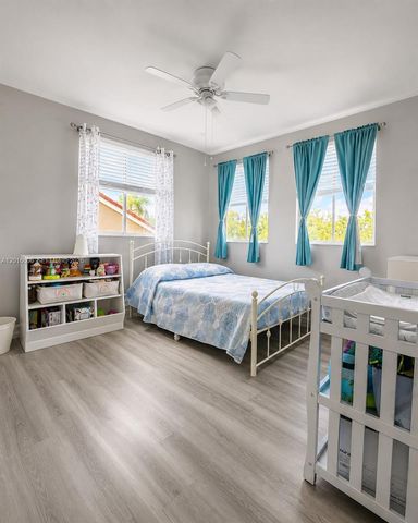 963 Falling Water Rd, Weston, FL 33326