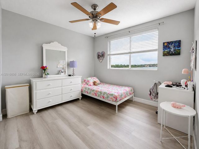 963 Falling Water Rd, Weston, FL 33326
