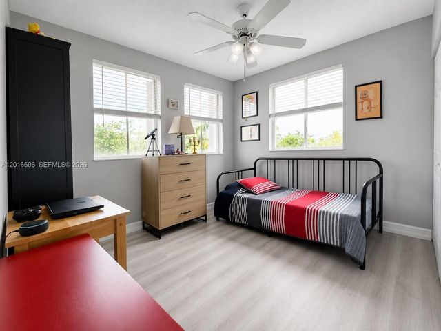 963 Falling Water Rd, Weston, FL 33326