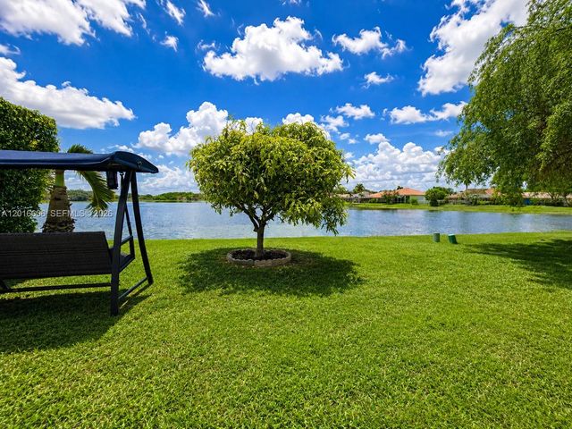 963 Falling Water Rd, Weston, FL 33326