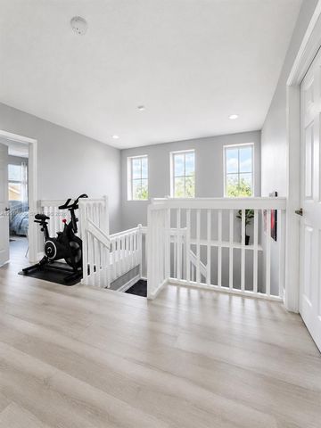 963 Falling Water Rd, Weston, FL 33326
