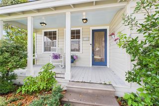 718 N Live Oak St, Rockport, TX 78382