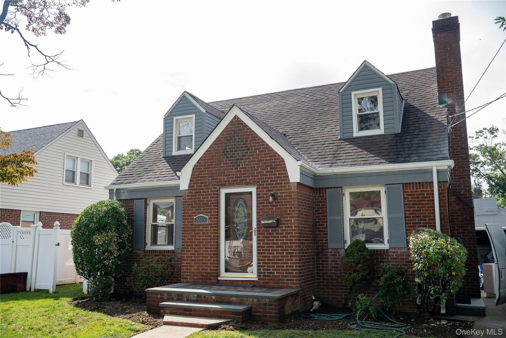 586 Stratford Road, Baldwin, NY 11510 — photo 2