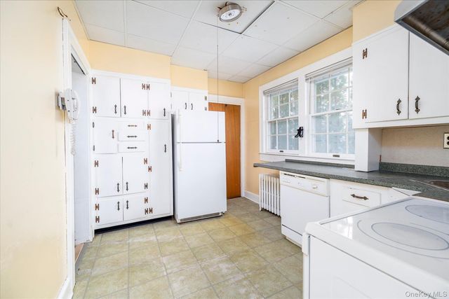 60 Ogston Terrace, Malverne, NY 11565